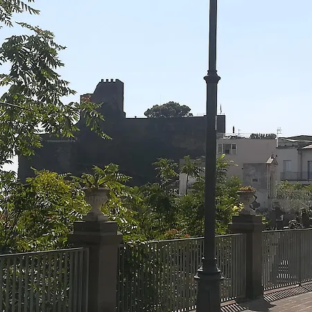 La Terrazza Dei Normanni * אצ'י קסטלו
